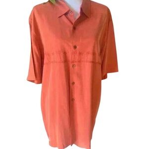 Quicksilver men’s Large shirt worn once freshly dry cleaned. Short sleeves
